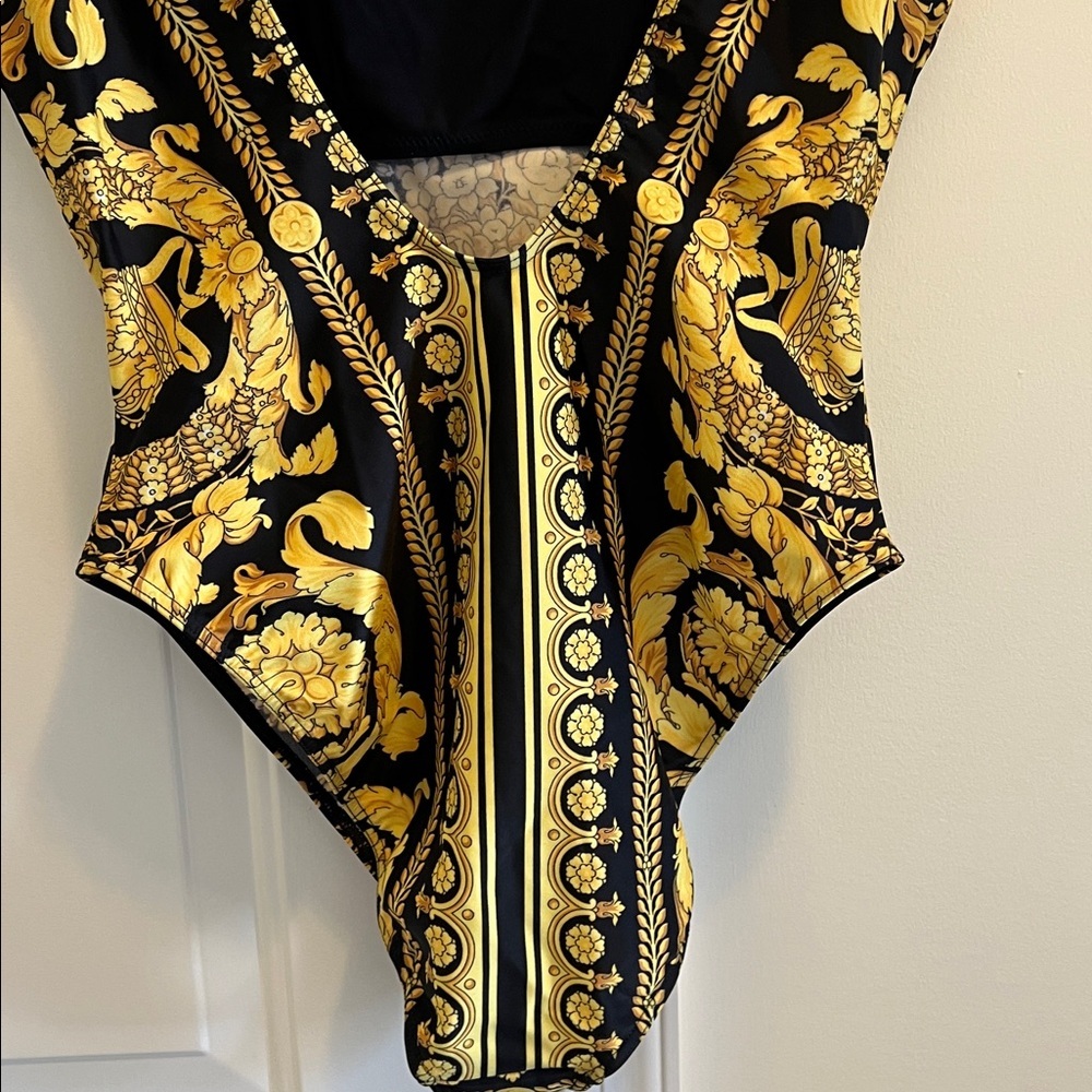 VERSACE BAROCCO PRINT one Piece Bathing suit Fits like us 10 - Picture 5 of 5
